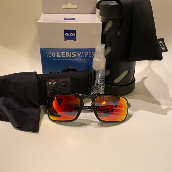 oakley badman